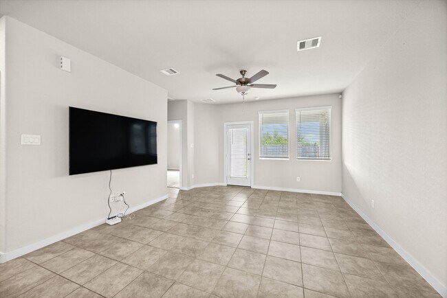 Foto del edificio - 5547 Madden Ln