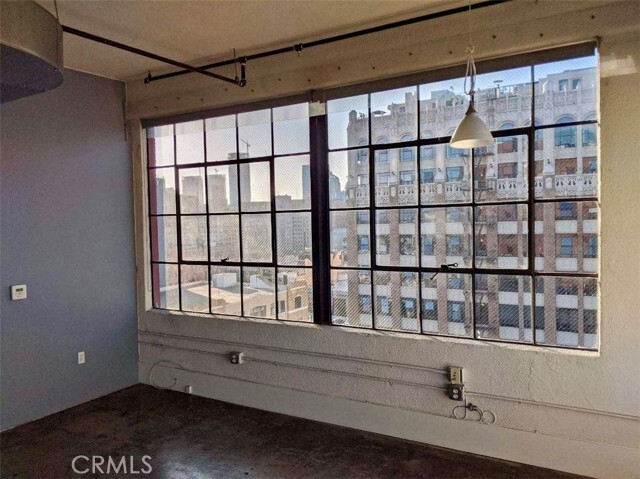 Building Photo - 315 E 8th St