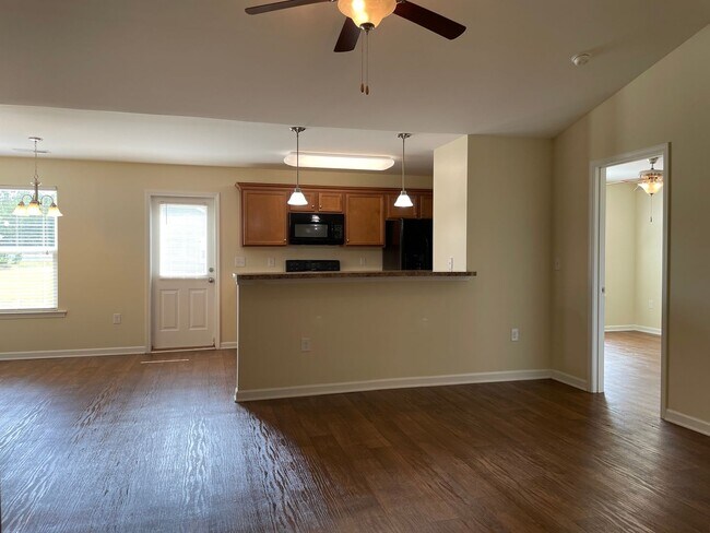 Building Photo - AVAILABLE JULY 8TH! Don't miss this Beauti...