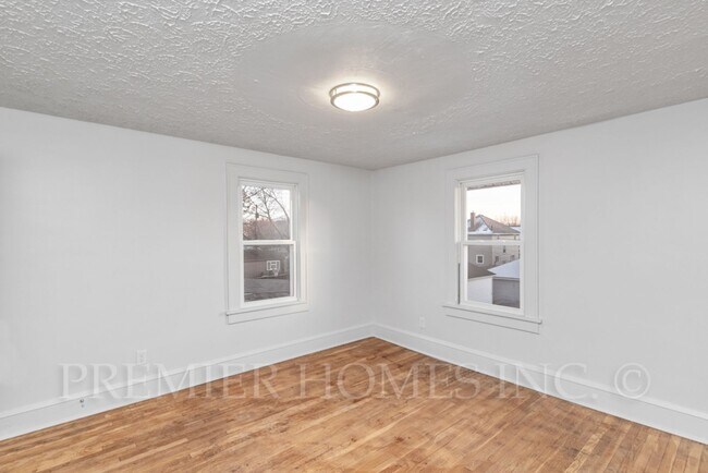 Foto del edificio - Pristine 3BR Home with 2-Car Garage & Designer Finishes