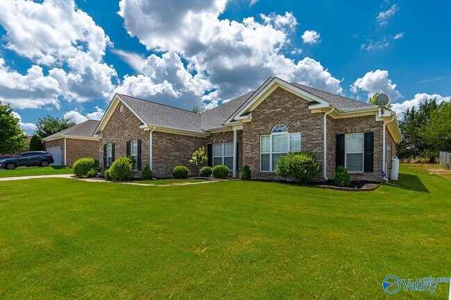 Foto del edificio - 8821 Belle Mor Dr NW