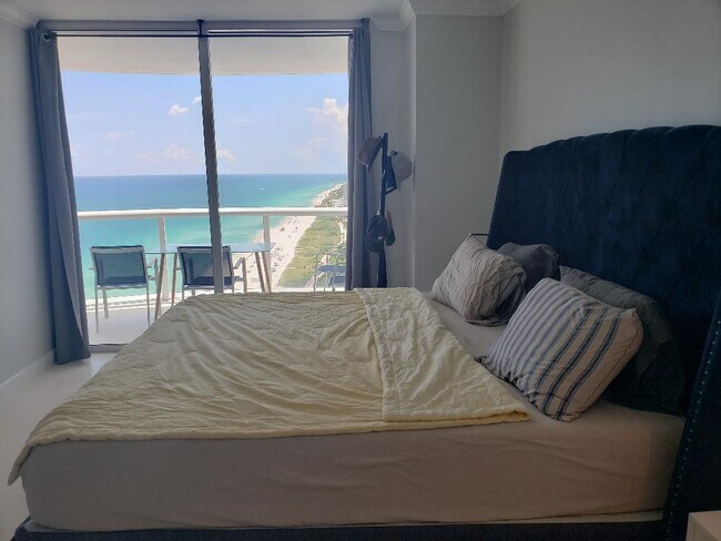 Foto del edificio - 6365 Collins Ave