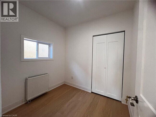 Photo du bâtiment - 804A ST CLAIR Avenue W Unit# 101