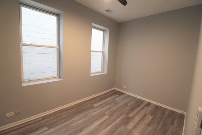 Building Photo - 1551 N Honore St
