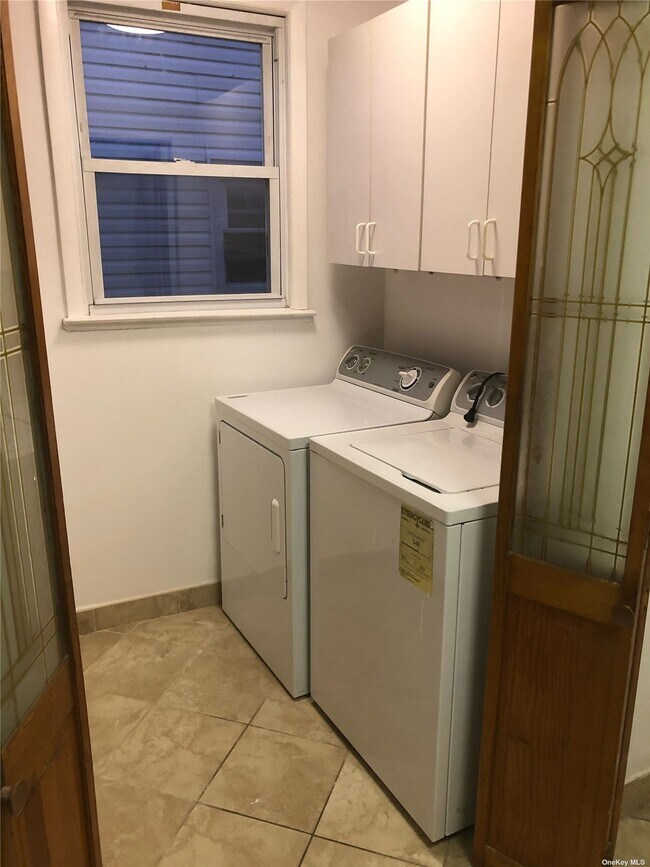 Foto del edificio - 80-17 169th St