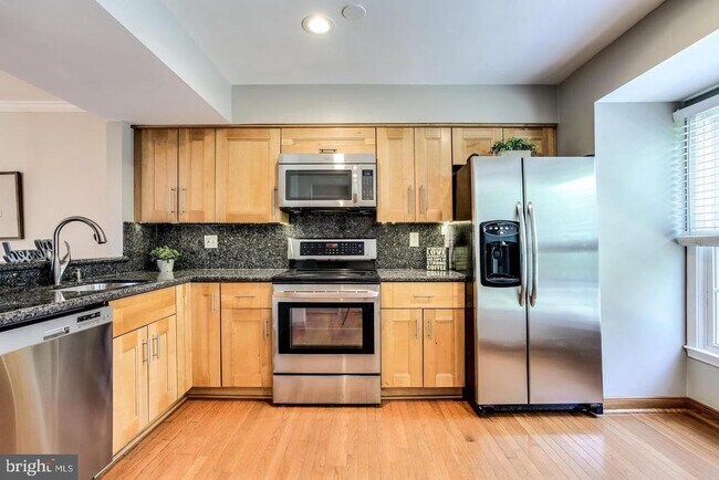 Foto del edificio - 8822 Birchwood Way