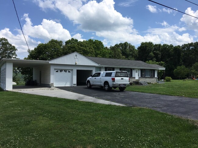 Building Photo - 327 E Williams Rd