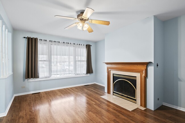 Foto del edificio - 1230 Hemlock Dr