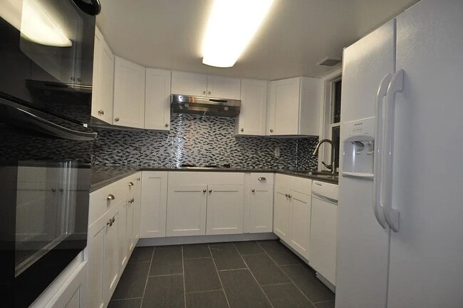 Building Photo - Completely renovated 4 bedroom in Kent!