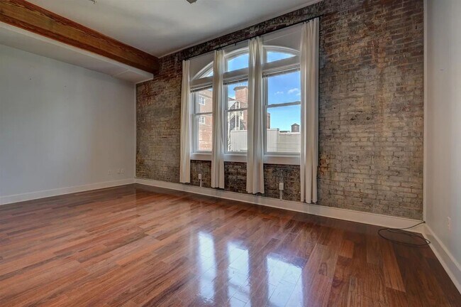 Building Photo - 435 S Front St