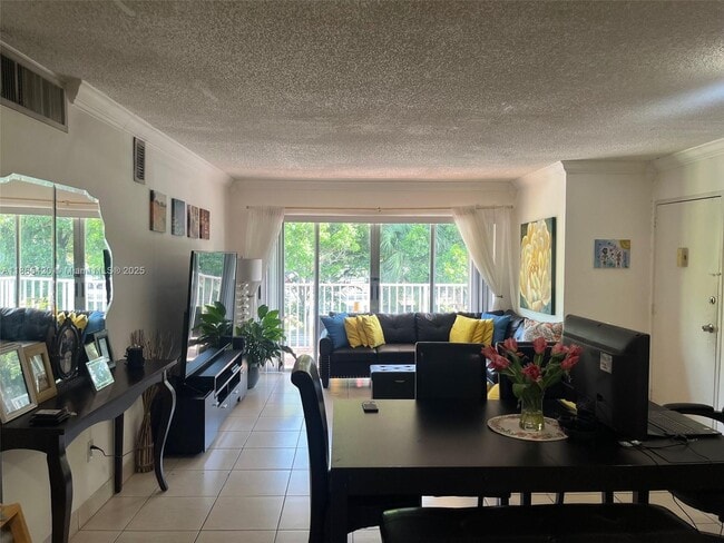 Foto del edificio - 4640 NW 79th Ave