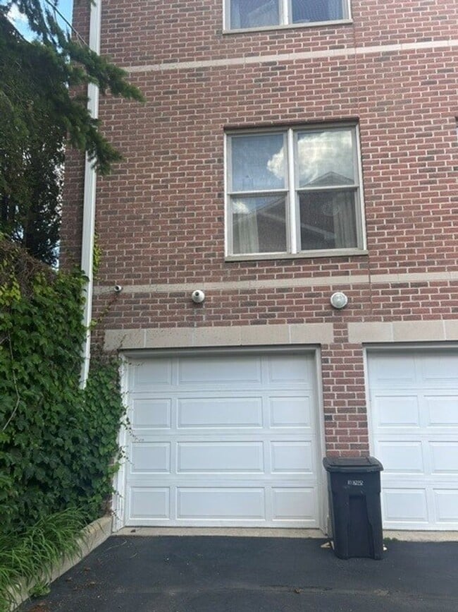 Building Photo - Beautiful 3 bedroom townhome in Harbor Park! More Photos Coming Soon