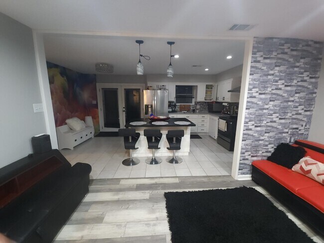 Foto del edificio - 302 Larbre Rd