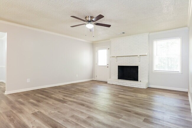 Foto del edificio - 1428 Hillside Pl SE