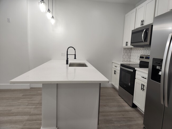 Kitchen Island - 3914 De Tonty St