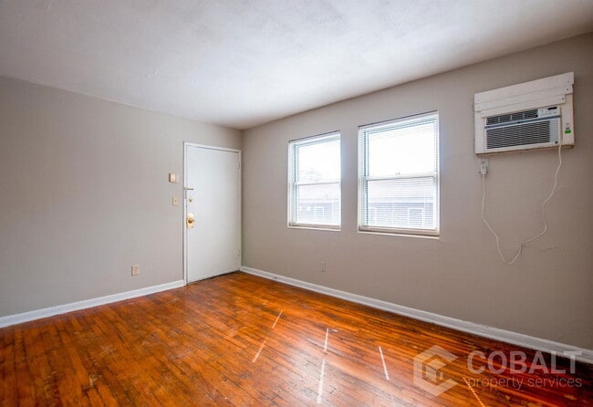 Foto del edificio - 954 St Charles Ave NE