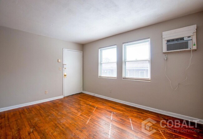 Building Photo - 954 St Charles Ave NE