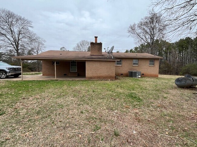 Foto del edificio - Just off Dave Lyle Blvd, close to shops and restaurants!