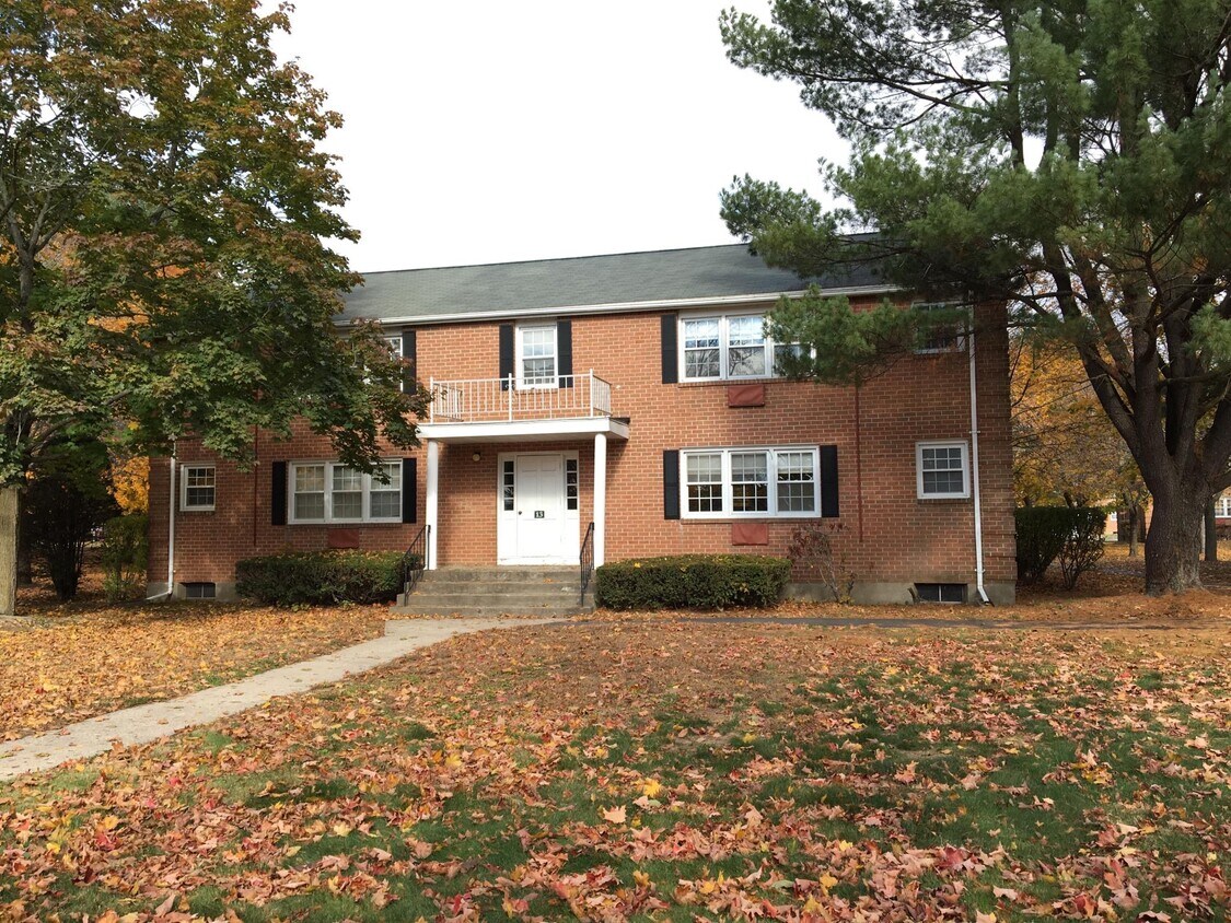 13 Brickyard Rd Unit B, Farmington, CT 06032 Condo for Rent in