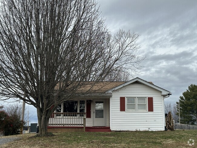 Building Photo - 717 W Main St