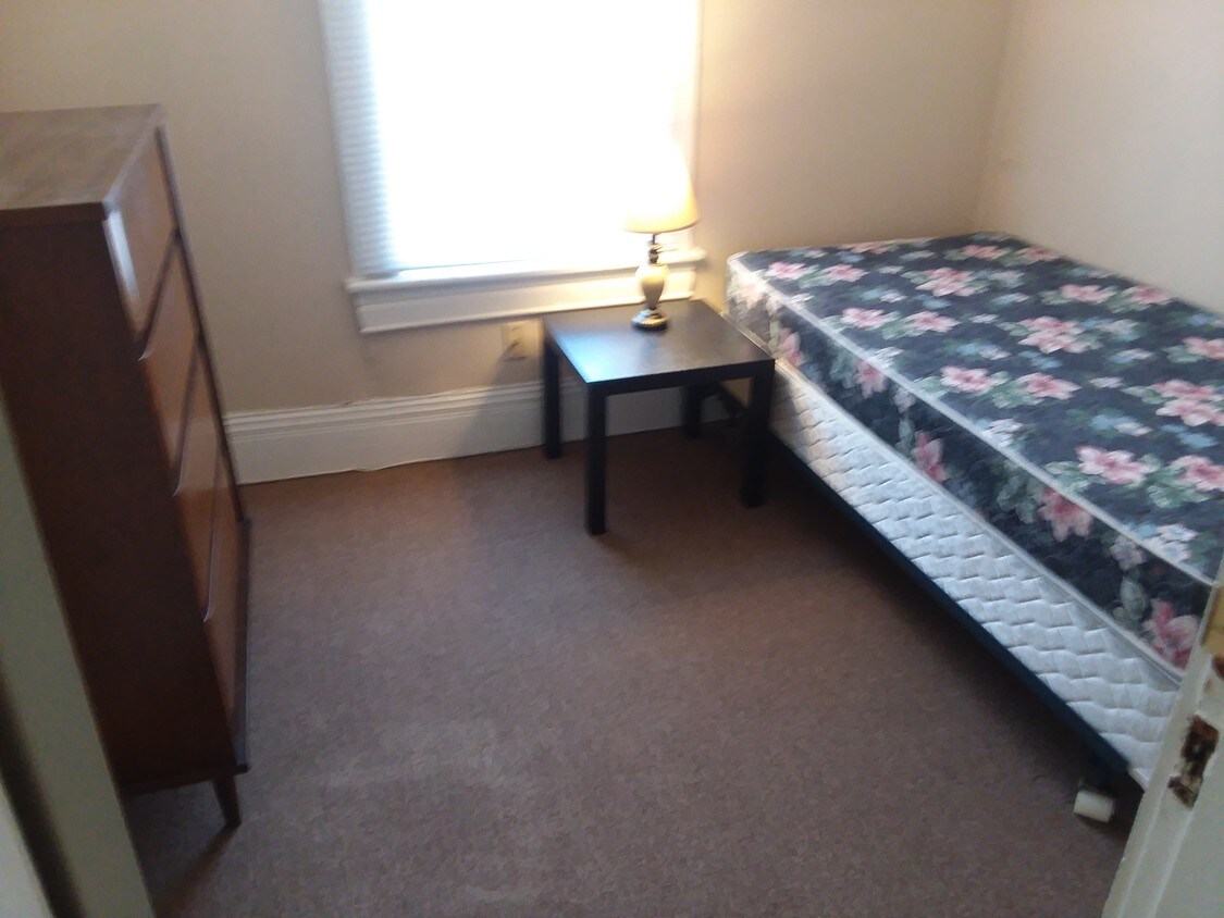 Foto principal - 616 W Pine St