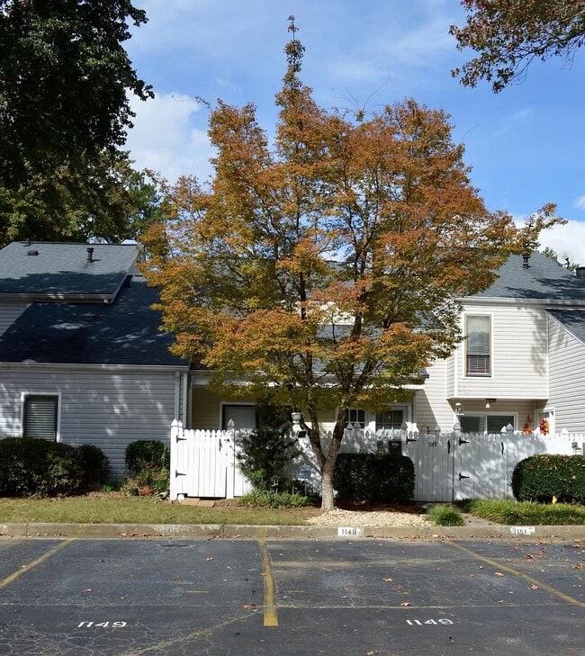 Fron View - 1149 Roselawn Ln SE