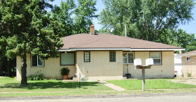 Building Photo - 2726 Pomona Dr