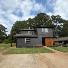 Building Photo - 122 Jennifer Ln SW