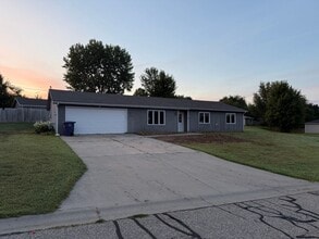 Building Photo - 431 Clydesdale Dr