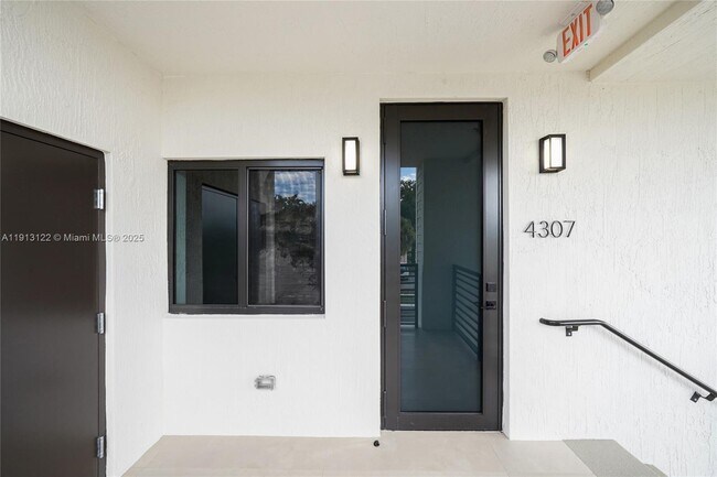 Foto del edificio - 4307 E 8th Ct