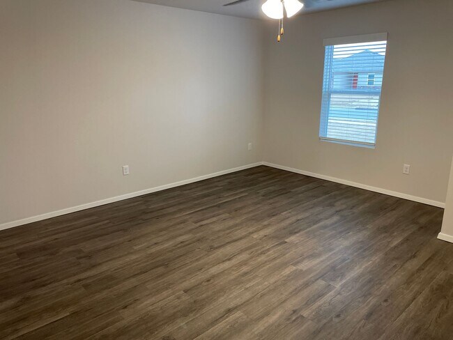 Foto del edificio - *Preleasing* BRAND NEW Three Bedroom | Two...