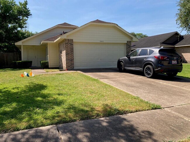 Building Photo - 10611 Grand Pines Dr