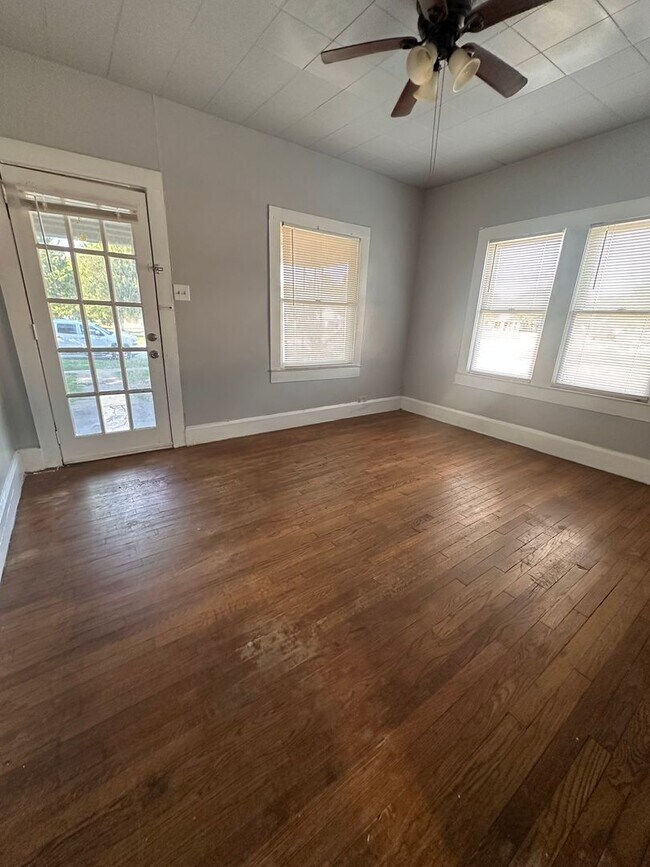 Foto del edificio - 3328-3330 Avenue E