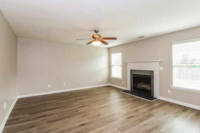 Building Photo - 147 Hidden Lake Cir