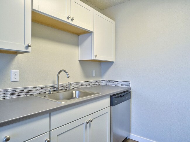 Building Photo - The Melrose Apartments