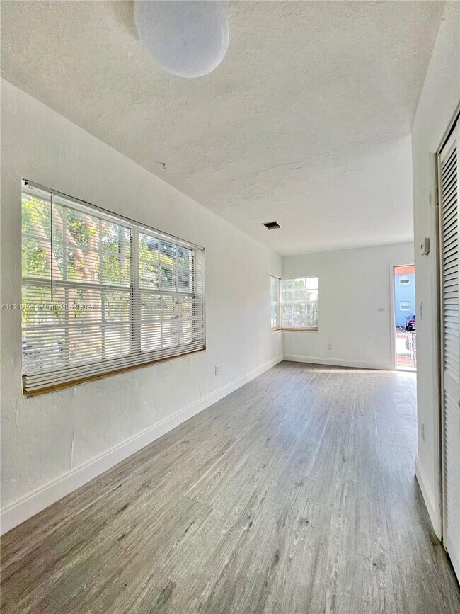 Foto del edificio - 600 SW 16th Ave