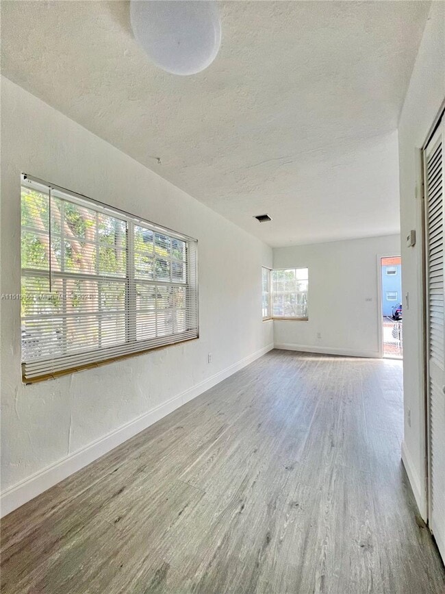 Building Photo - 600 SW 16th Ave