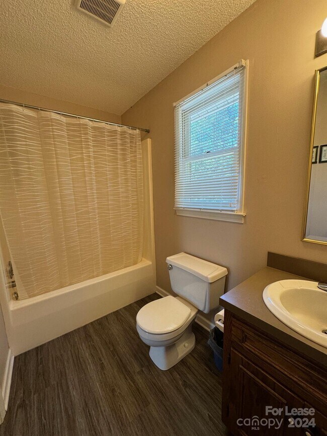 Foto del edificio - 6440 Longview Ln