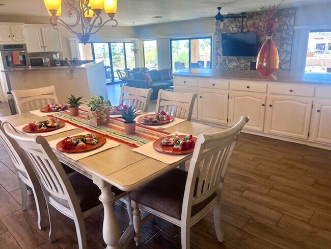 Foto del edificio - Golf Course Pool Home with 4 Bedrooms!