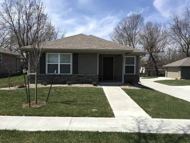 Foto del edificio - 2 Bed 2 Car Single Level Home in Raymore