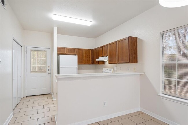 Building Photo - 2908 Whisper Oaks Ln