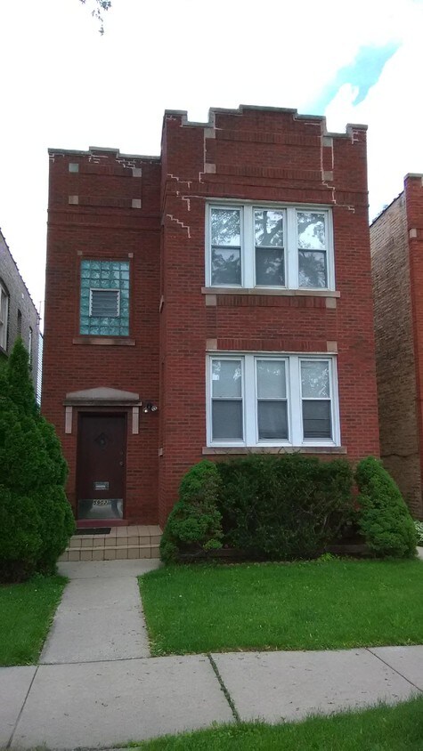 Building - 5902 W Wilson Ave