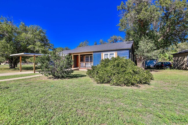 Foto del edificio - A MUST SEE - GREAT COLLEGE PROPERTY! PRELE...