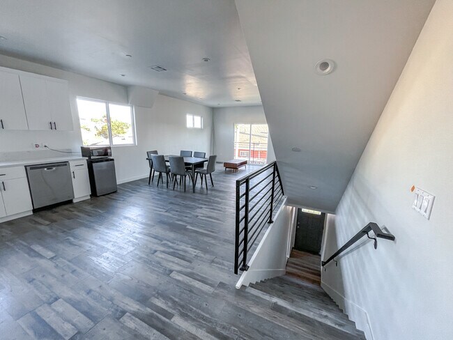 Building Photo - 1188 W 37th Dr