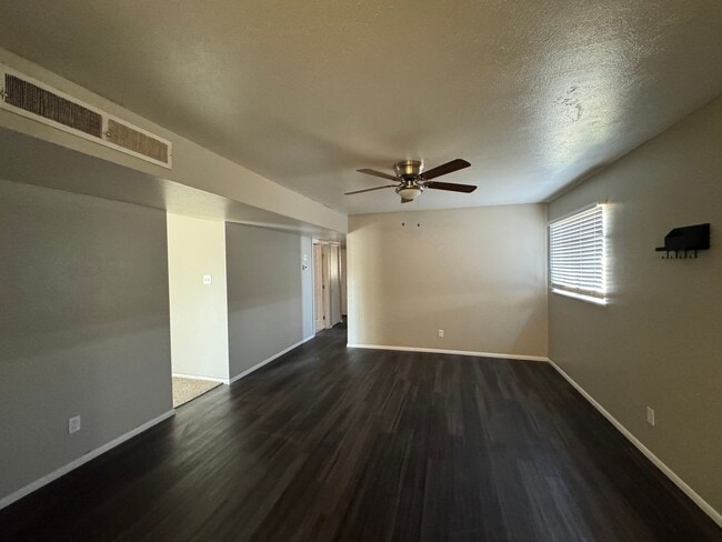 Building Photo - Move in ready!