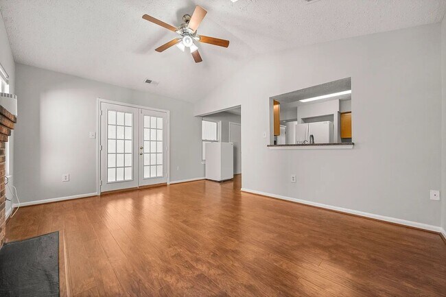 Foto del edificio - 4001 Bittern Ct