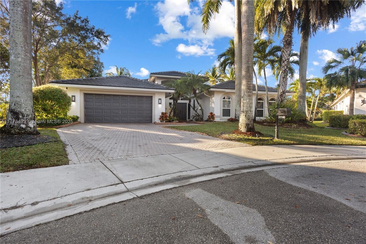 Foto principal - 3719 Oak Ridge Cir