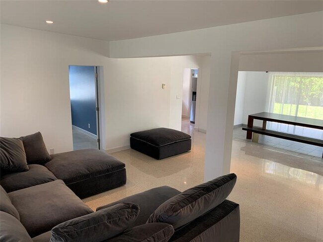Foto del edificio - 3405 Dover Rd