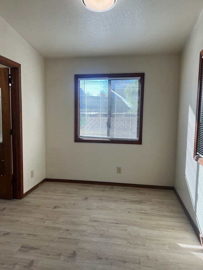 Building Photo - 1151elki