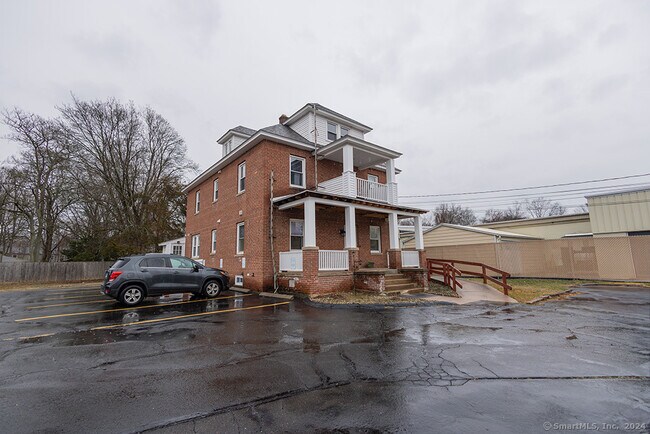 Foto del edificio - 1165 Meriden-Waterbury Turnpike